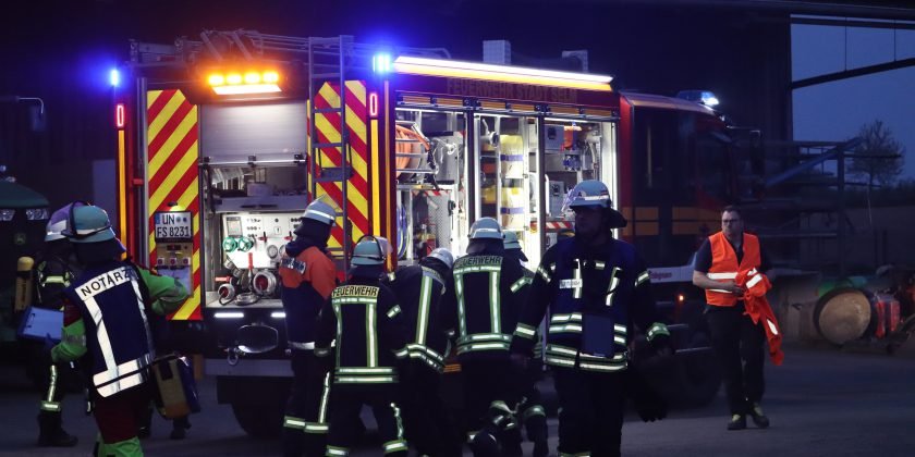 Übung: Unklare Rauchentwicklung auf dem Hof