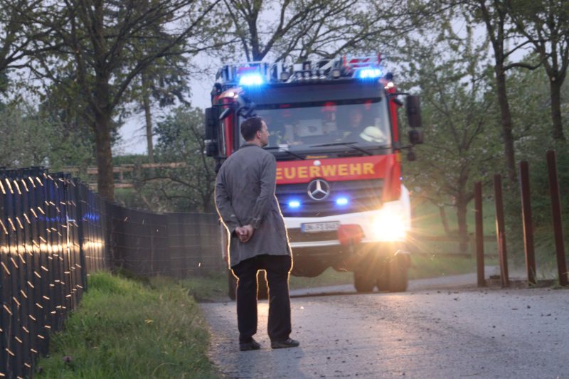 Übung: Unklare Rauchentwicklung auf dem Hof
