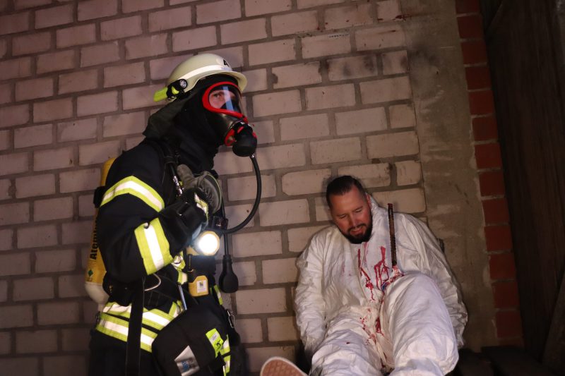 Übung: Unklare Rauchentwicklung auf dem Hof