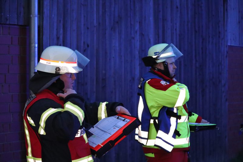 Übung: Unklare Rauchentwicklung auf dem Hof