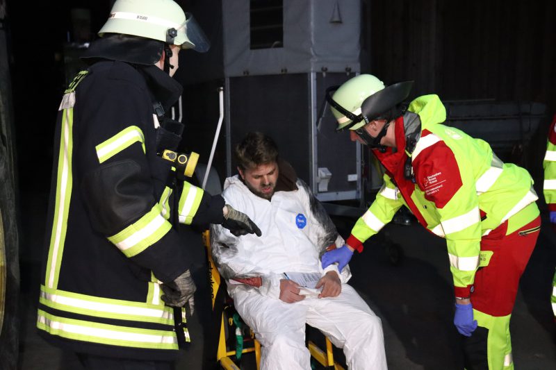 Übung: Unklare Rauchentwicklung auf dem Hof