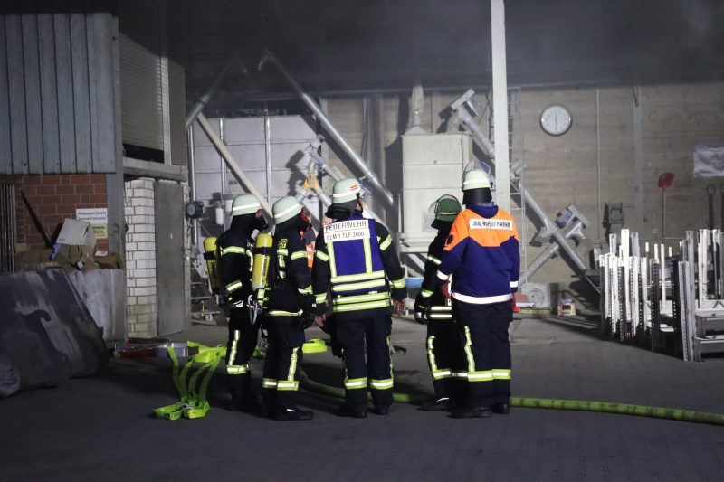 Übung: Unklare Rauchentwicklung auf dem Hof