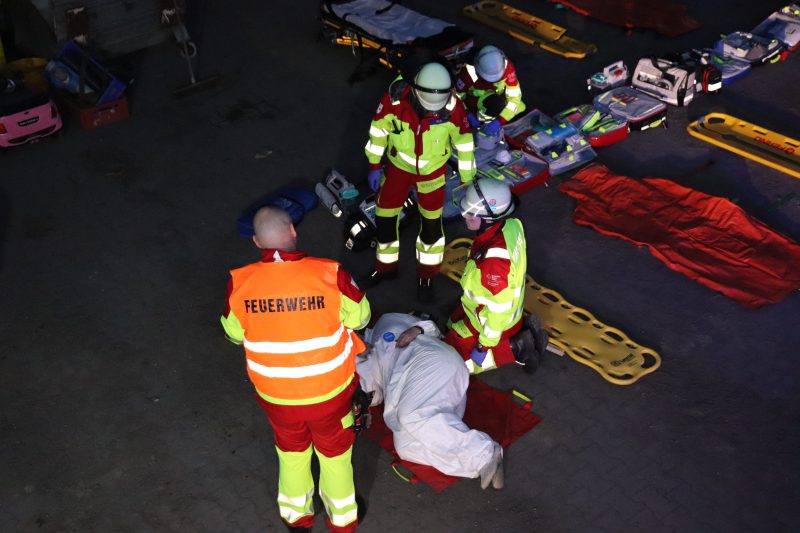 Übung: Unklare Rauchentwicklung auf dem Hof