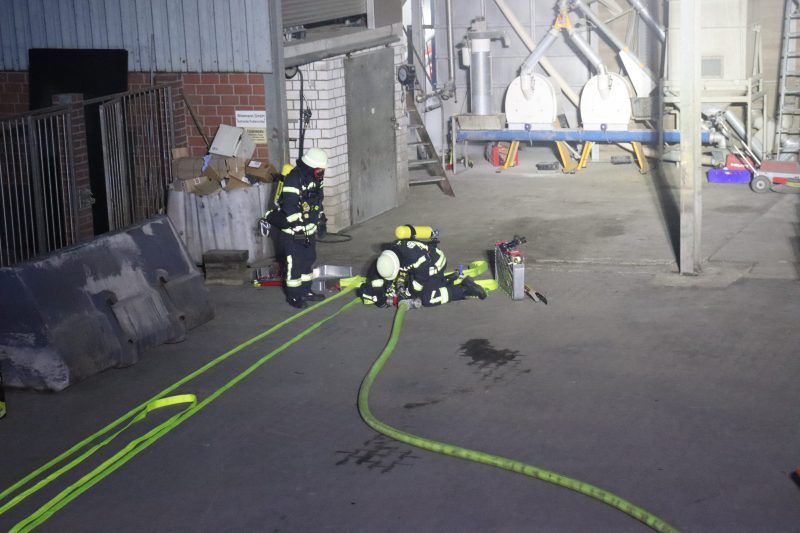 Übung: Unklare Rauchentwicklung auf dem Hof