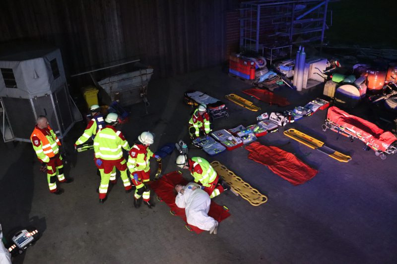 Übung: Unklare Rauchentwicklung auf dem Hof