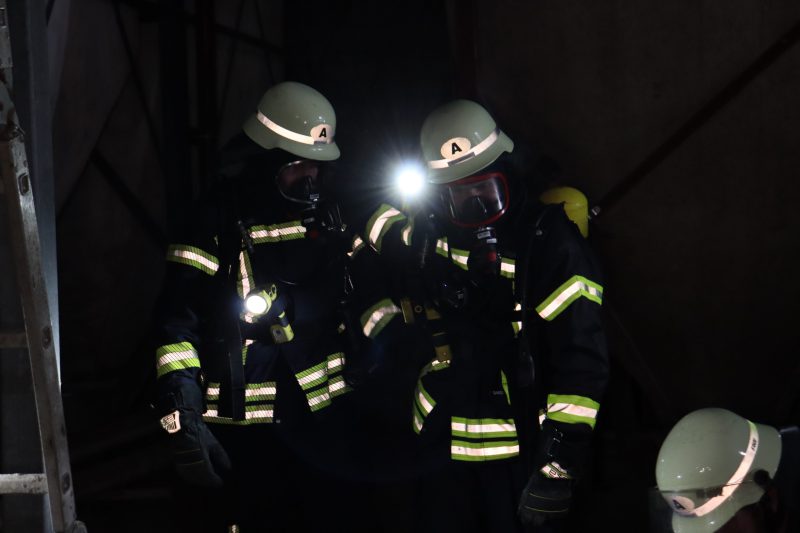 Übung: Unklare Rauchentwicklung auf dem Hof