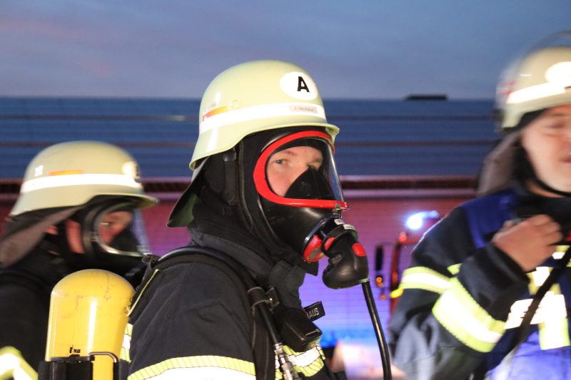 Übung: Unklare Rauchentwicklung auf dem Hof